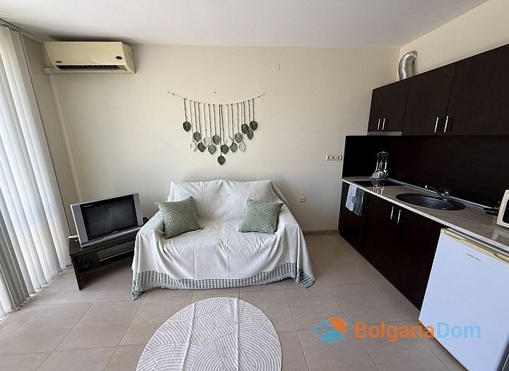 Vynikající studio s výhledem na bazén ve velkém komplexu na pobřeží. Foto 10