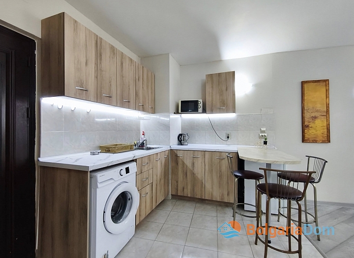 Eine gemütliche Wohnung mit neuen Möbeln. Foto 8