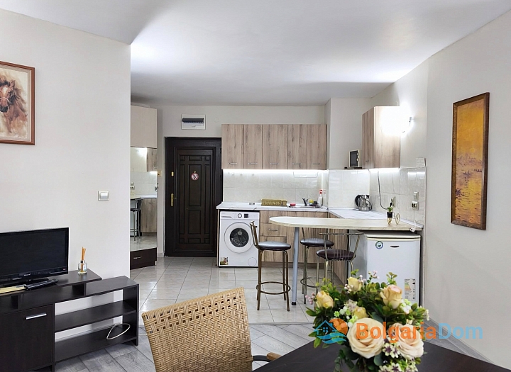 Eine gemütliche Wohnung mit neuen Möbeln. Foto 4