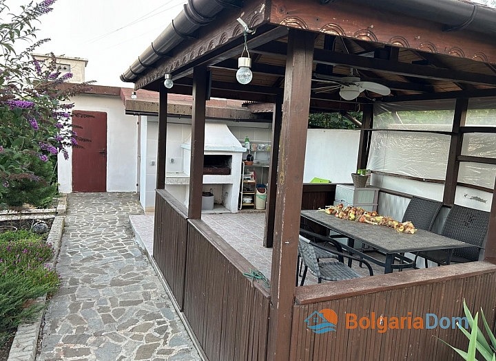 Отличный дом с тремя спальнями и красивым садом. Фото 15