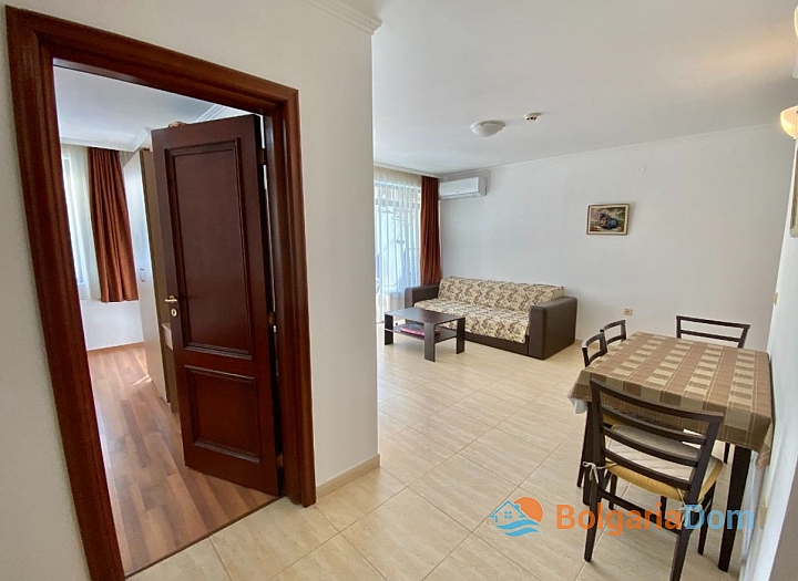 Apartment mit Poolblick in erster Reihe. Foto 15