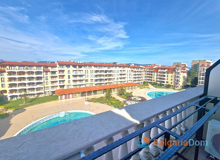 Spacious apartment with pool view in excellent complex. Photo 1