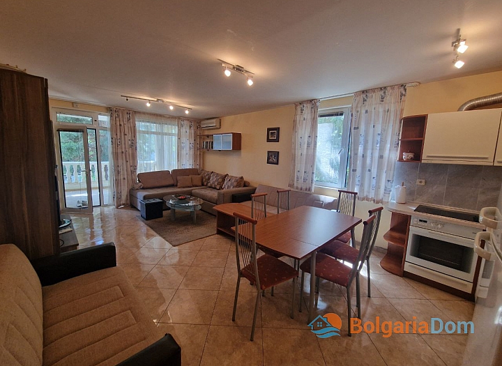 Dreizimmerwohnung mit großer Terrasse 100 Meter vom Meer entfernt. Foto 2
