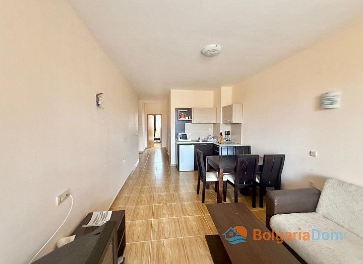 Apartment with a view of the large complex area. Photo 13