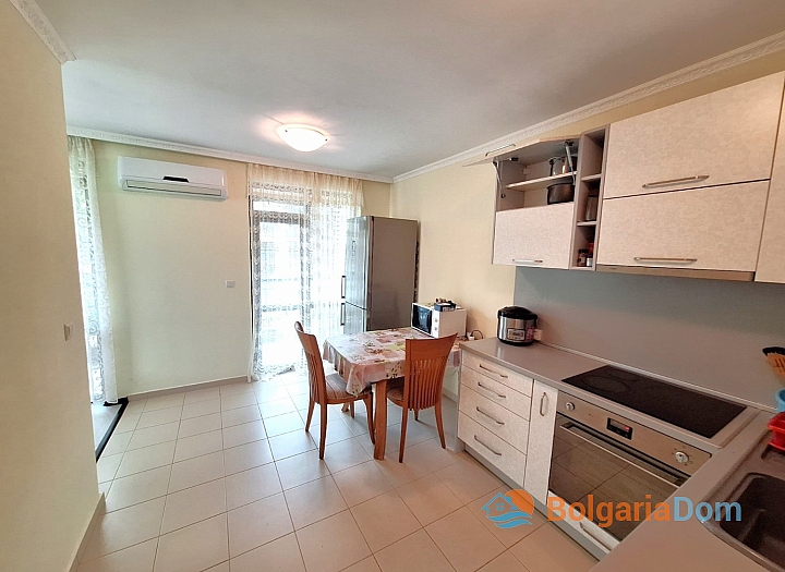 Large apartment in a quality boutique complex. Photo 7