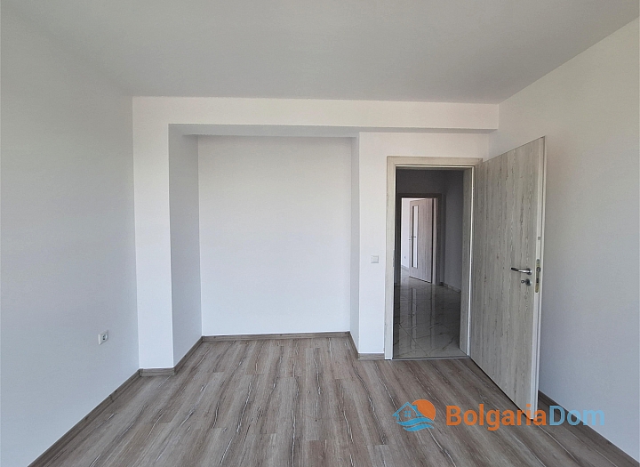 Prostorný třípokojový byt s velkou terasou. Foto 5