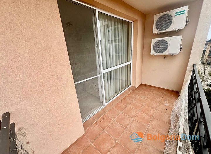 One bedroom apartment in a great complex. Photo 5