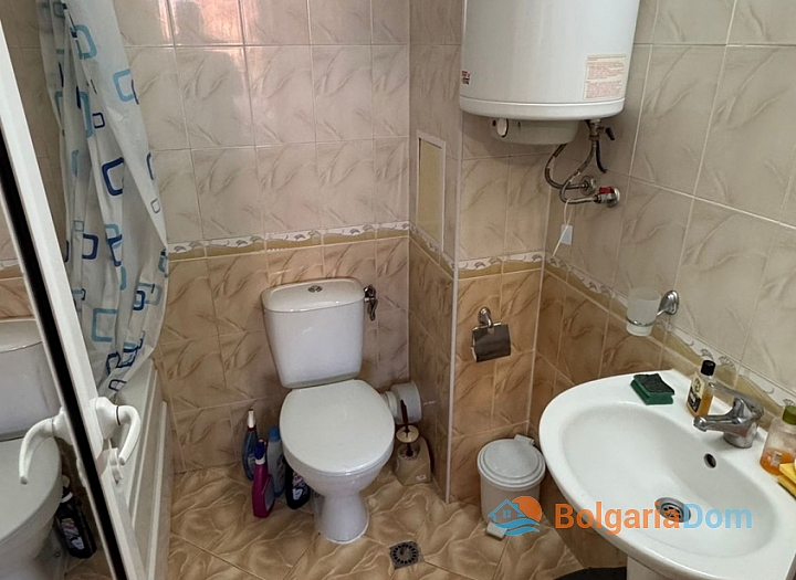 Apartament z widokiem na basen w dużym kompleksie. Zdjęcie 23