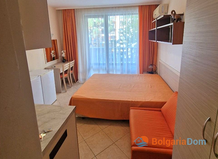Apartment in a large complex with an excellent location. Photo 1 Apartment in a large complex with an excellent location. Photo 1