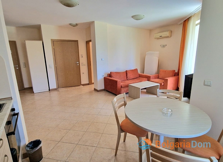 Spacious apartment in a large complex. Photo 1