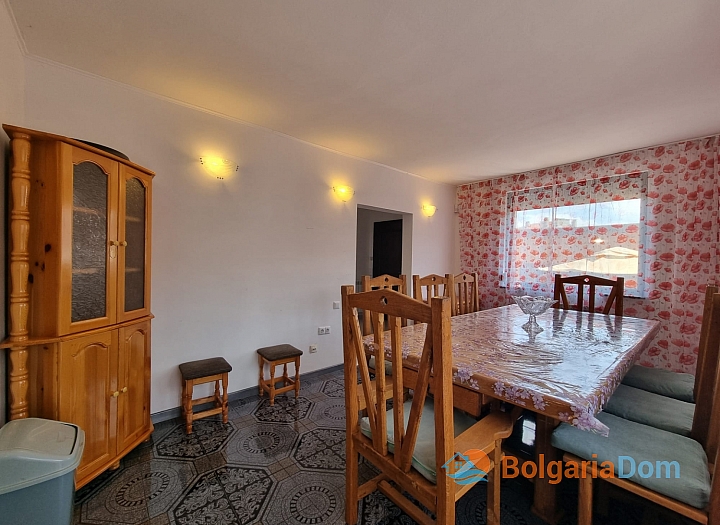 Solidní dům blízko moře. Foto 11