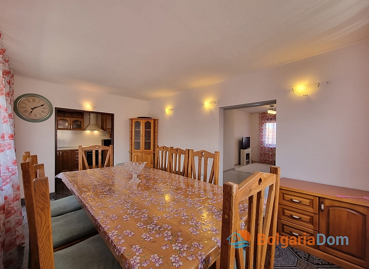 Solidní dům blízko moře. Foto 12