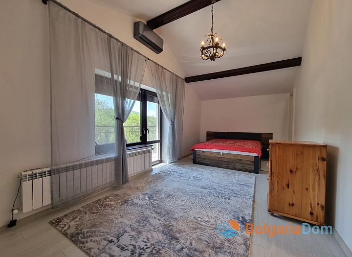 Solidní dům blízko moře. Foto 20