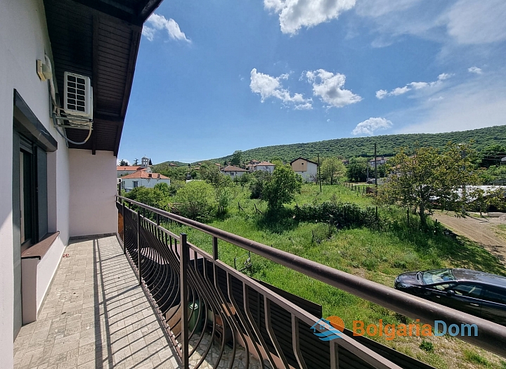 Solidní dům blízko moře. Foto 22