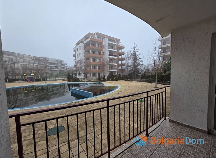 Apartment with a pool view on the first line. Photo 4