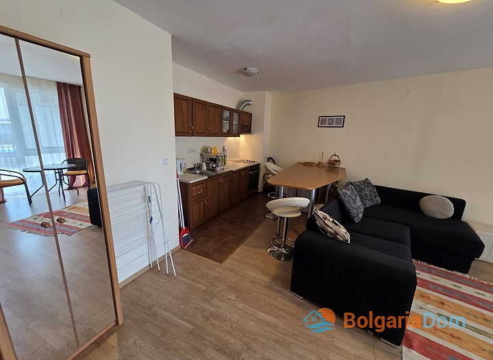 Apartment with a pool view on the first line. Photo 6