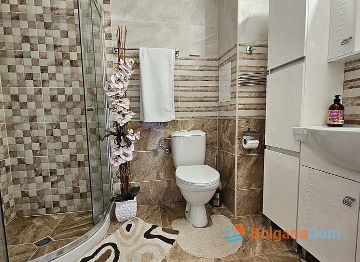 Dvoupokojový apartmán v luxusním komplexu na pobřeží. Foto 9