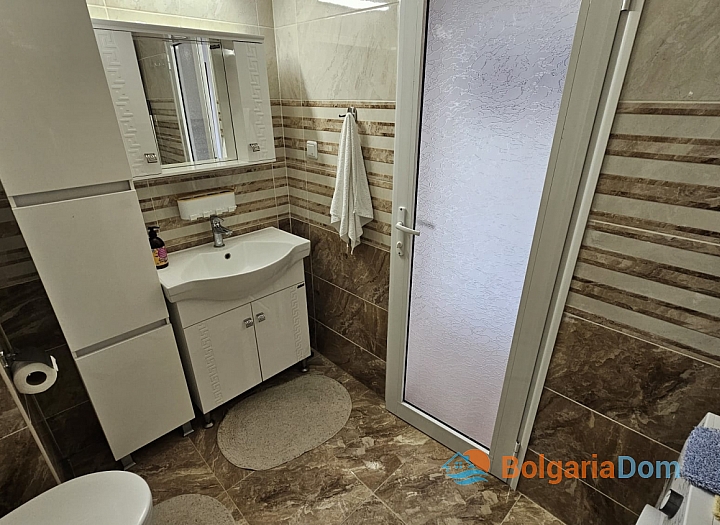 Dvoupokojový apartmán v luxusním komplexu na pobřeží. Foto 17