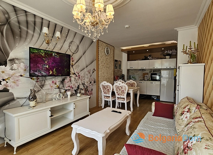 Dvoupokojový apartmán v luxusním komplexu na pobřeží. Foto 14