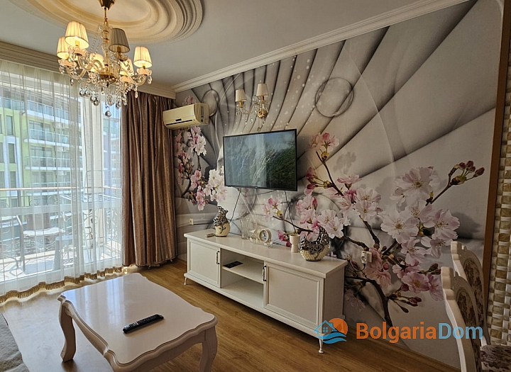 Dvoupokojový apartmán v luxusním komplexu na pobřeží. Foto 12