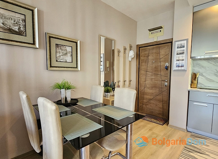 Spacious studio in a luxury complex on the first line. Photo 13