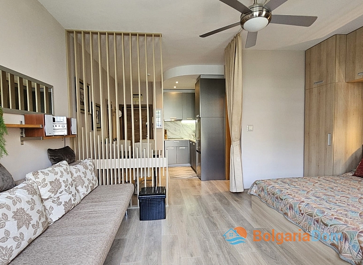 Spacious studio in a luxury complex on the first line. Photo 3