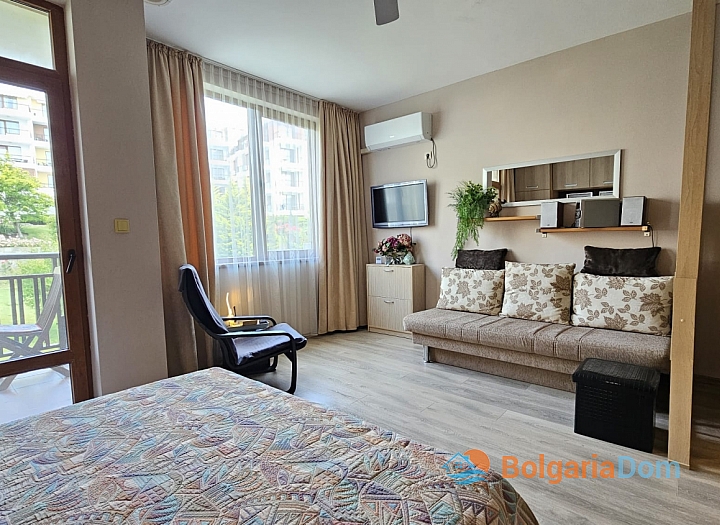 Spacious studio in a luxury complex on the first line. Photo 18