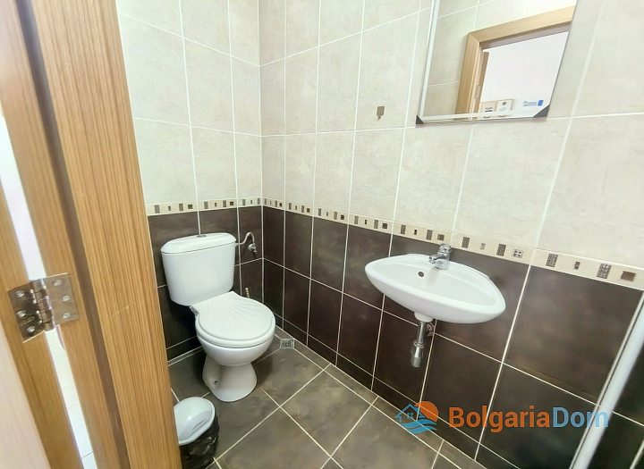 Apartment mit neuen Möbeln und Blick auf den Pool. Foto 18