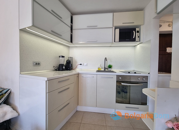 Two-room apartment in a complex without maintenance fee. Photo 3