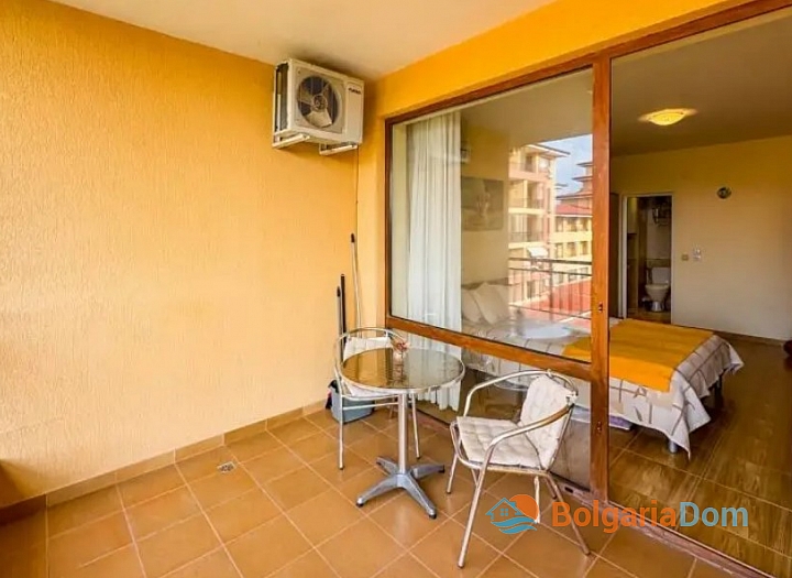 Apartament z widokiem na basen w dużym kompleksie. Zdjęcie 9