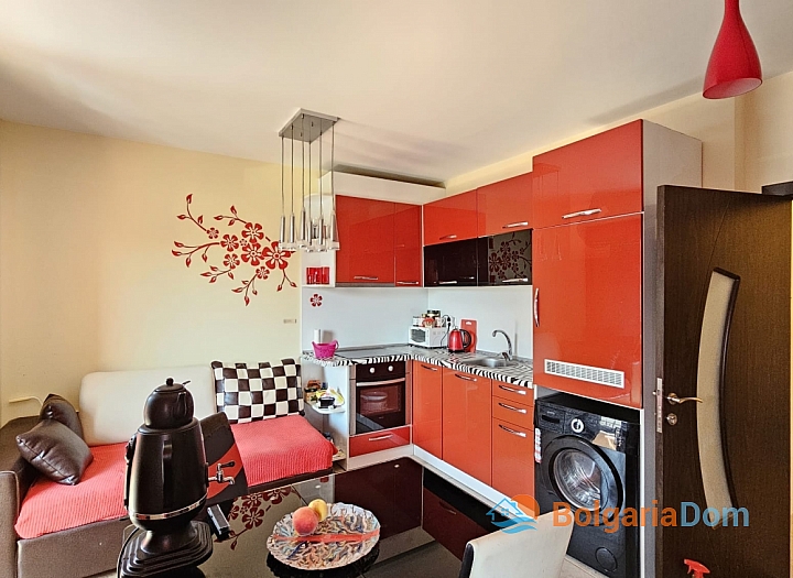 Three-room apartment 400 meters from the beach in Ravda. Photo 2