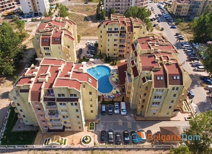 Dvoupokojový apartmán v útulném komplexu na pobřeží. Foto 14
