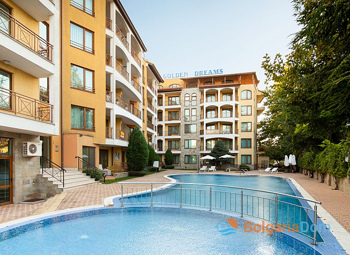 Zweizimmerwohnung mit Poolblick. Foto 1