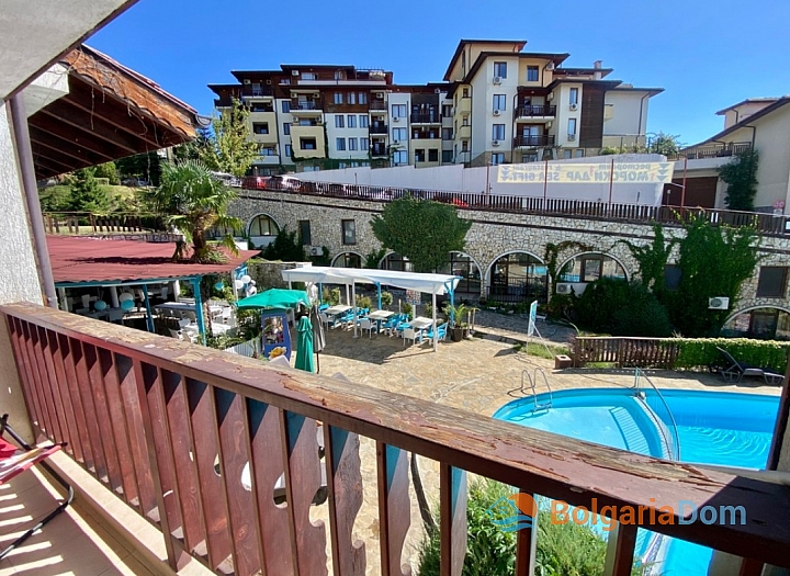 Apartment mit Poolblick in erster Reihe. Foto 7