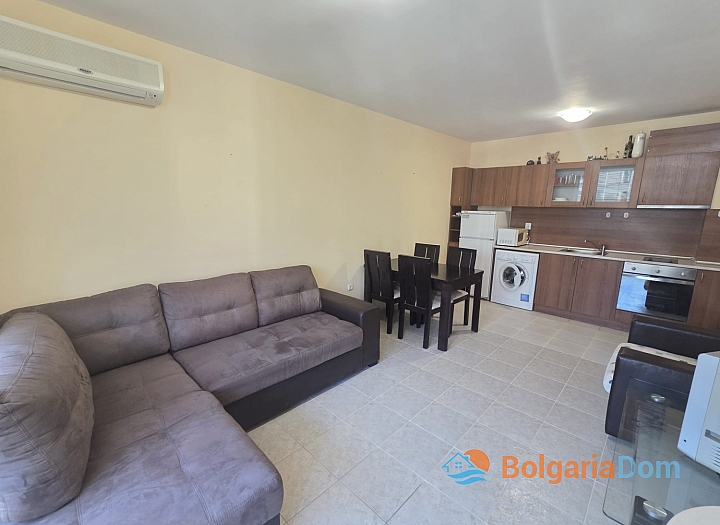 Apartment with pool view near the beach. Photo 1