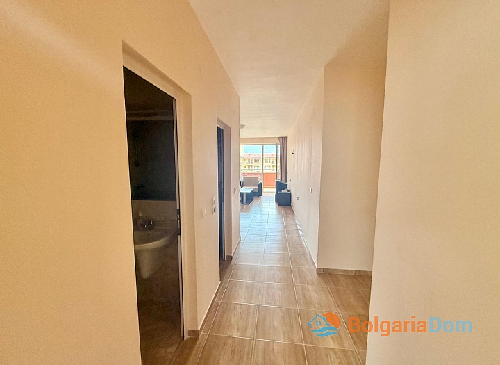 Apartment with a view of the large complex area. Photo 24