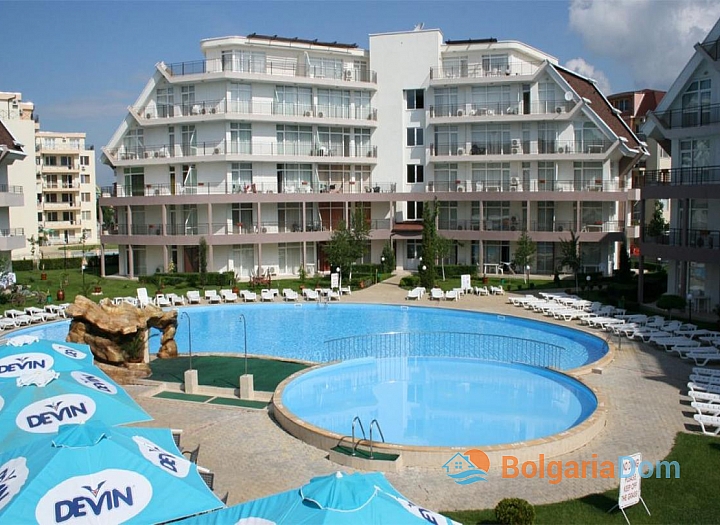 Large apartment with a pool view in a residential complex. Photo 1 Large apartment with a pool view in a residential complex. Photo 1