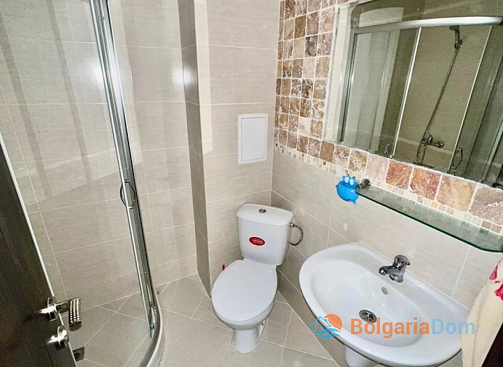 One bedroom apartment in a great complex. Photo 11