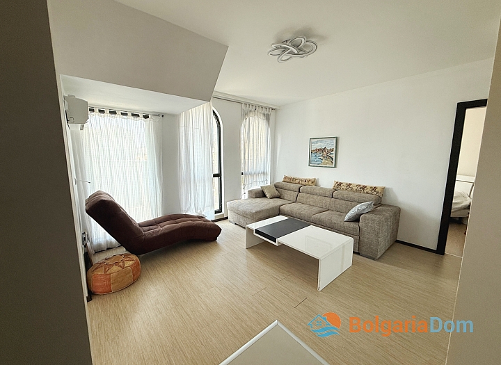 Duży dwupokojowy apartament 400 metrów od morza. Zdjęcie 2 Duży dwupokojowy apartament 400 metrów od morza. Zdjęcie 2