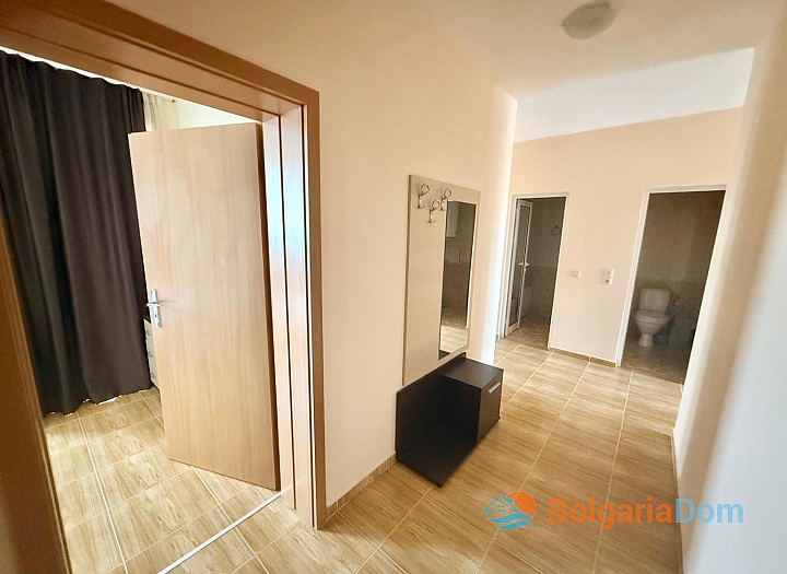 Apartment with a view of the large complex area. Photo 25