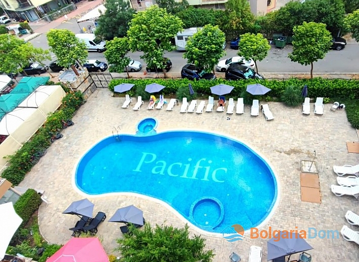 Spacious apartment with pool view. Photo 8