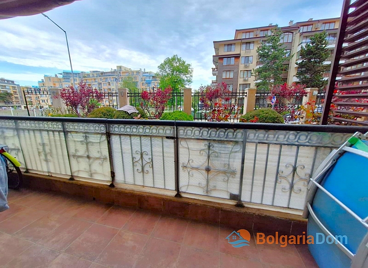 Large apartment in a quality boutique complex. Photo 6