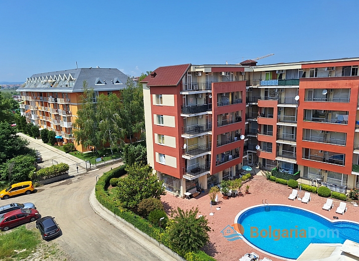 Prostorný třípokojový byt s velkou terasou. Foto 7