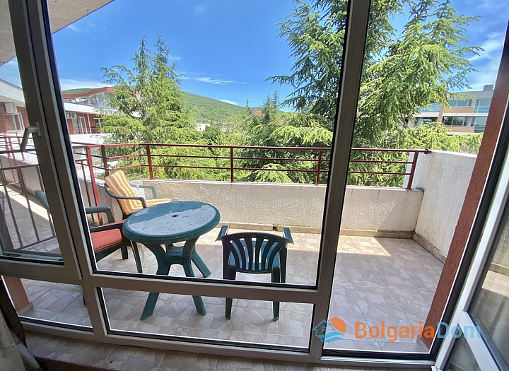Apartment in a large complex on the first line. Photo 8