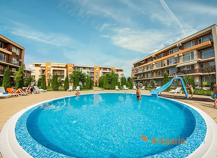 Beautiful two-room apartment in a large complex in installments. Photo 1