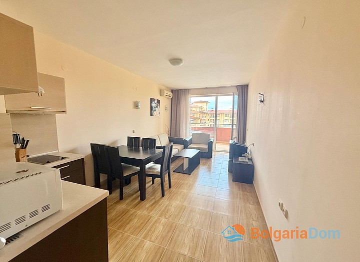 Apartment with a view of the large complex area. Photo 12