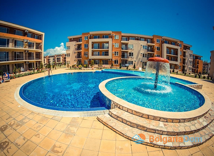 Large studio in a major complex on the coast. Photo 15