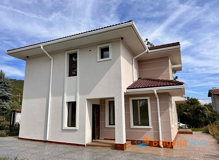 Красивый новый дом в селе Горица. Фото 4