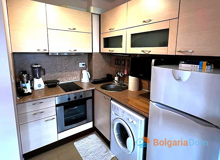 Excellent studio with a pool view in a good complex. Photo 3