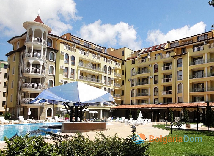Large apartment in an excellent complex. Photo 1